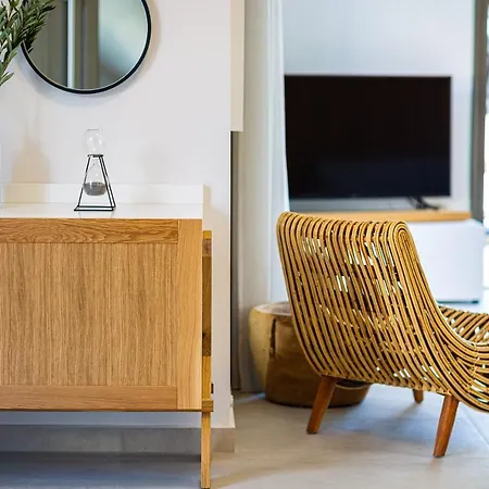Lagoon Seabreeze Villa, Sumptuous Retreat, By Thinkvilla Βίλα Πάνορμος